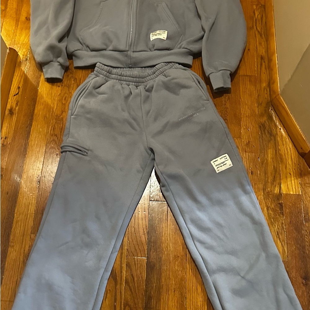 Comfrt Affirmation sweat set in color Slate size small